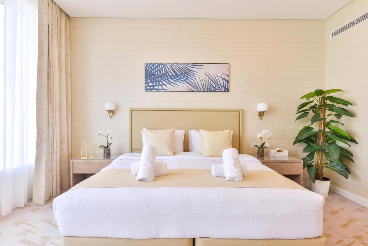 Ultra Luxury Palm Tower With Shared Hotel Facilities Dubai Exterior photo